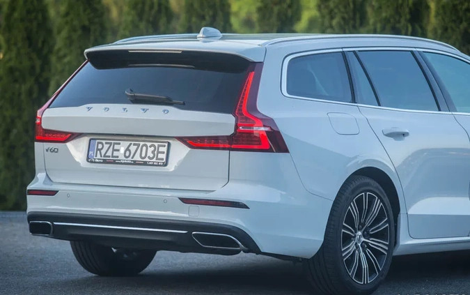 Volvo V60 cena 106764 przebieg: 151231, rok produkcji 2020 z Ożarów Mazowiecki małe 631